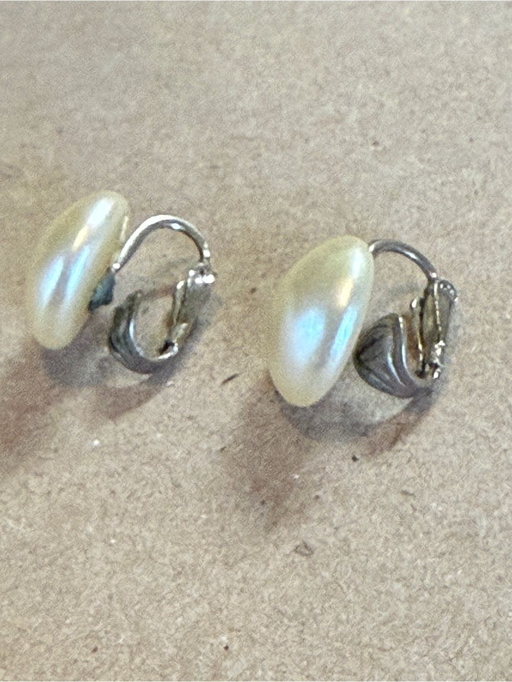 Vintage RICHELIEU Cream Pearl Faux Clip On Earrings Silver Tone Hardware - Picture 2 of 12